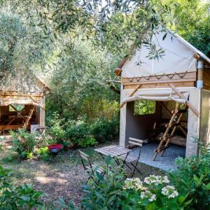 Standard Tent Split level with Shared Bathroom