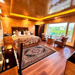 Luxury Premium Suite with Balcony