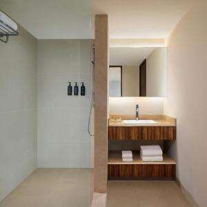 1 Bedroom Apartment-King Bed - Lounge access with 02hrs happy hours