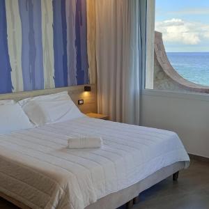 Deluxe Double Room with Balcony and Sea View