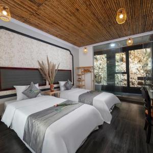 Superior Double or Twin Room with Mountain View