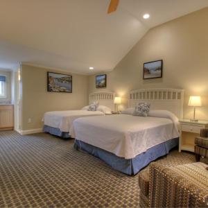 Ocean view. Queen & double beds. Oceanside Building.