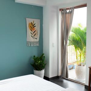 Queen Room with Garden View