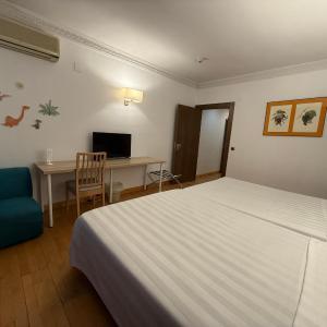 Family Room (2 Adults + 2 Children)