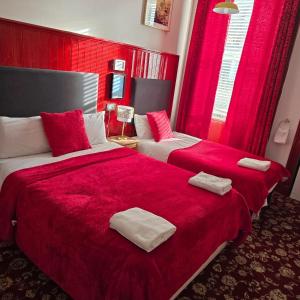 Basic Triple Room with Shared Bathroom