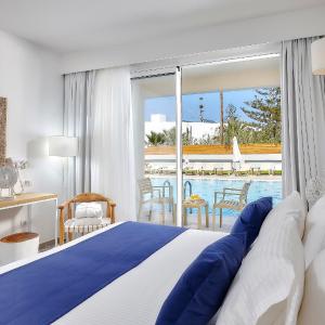 Junior Suite with Sharing Pool