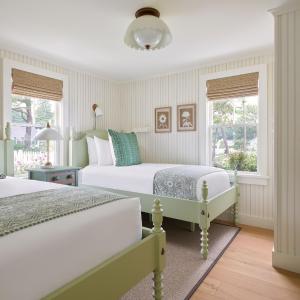 Two- Bedroom Cottage Queen & Twins