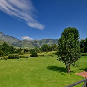 Deluxe Double or Twin Room with Mountain View
