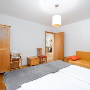 Deluxe Three-Bedroom Apartment