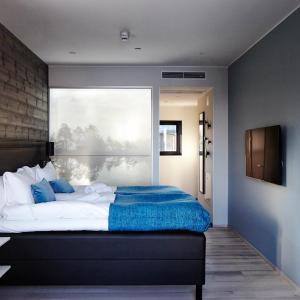 Deluxe Double Room with Balcony and Sea View