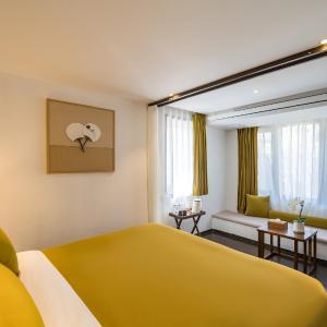 Double Room (100-inch projection + minibar)