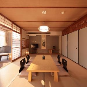 Japanese-Style Family Room