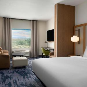 King Suite – Mobility and Hearing Accessible