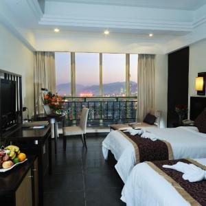 Twin Room with City View