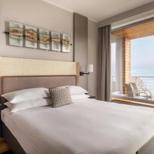 Superior King Room with Balcony and Sea View