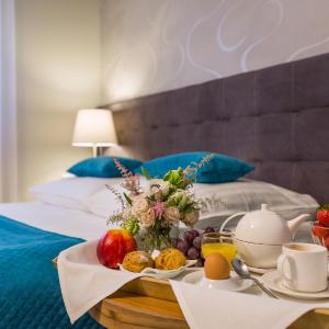Suite 1 Queen Bed 1 Sofa Bed