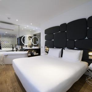 King Suite with Spa Bath