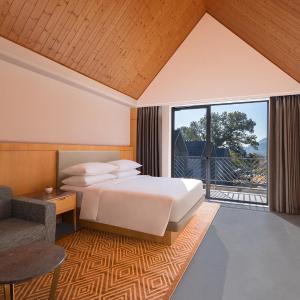 Family Cottage, 2 Bedroom Cottage, Bedroom 1: 1 King, Bedroom 2: 1 King, Shrine view, Balcony: 2