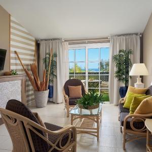 One-Bedroom Suite with Golf View