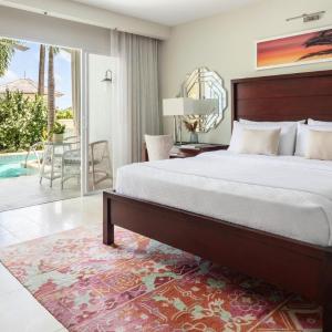 Beachfront Crystal Lagoon Swim-up Butler Room w/ Patio Tranquility Soaking Tub