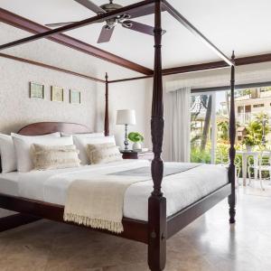 Caribbean Honeymoon Grande Luxe Poolside Walkout Room