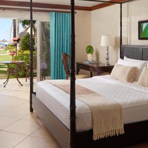 Caribbean Walkout Club Level Veranda Suite