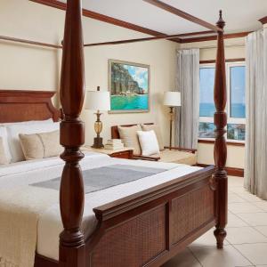 Mediterranean Honeymoon Oceanview Club Level Suite