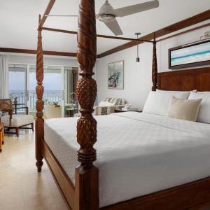 Beachfront Club Level Suite with Balcony Tranquility Soaking Tub