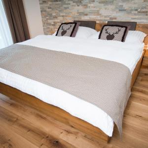 Double Room with Balcony and Lake View