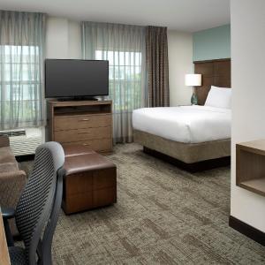 Queen Room with Roll in Shower - Disability Access/Non-Smoking