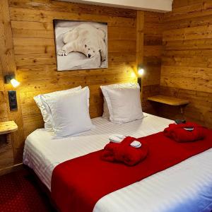 Double or Twin Room with Mountain View