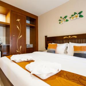 Deluxe Double or Twin Room with Pool View