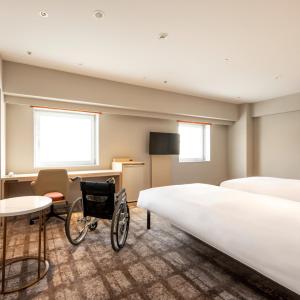 Twin Room with Roll In Shower - Non-Smoking