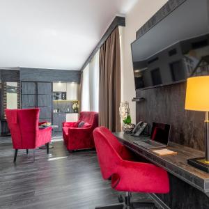 Junior Suite on Lake Side with Sofa Bed
