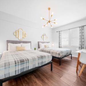 Deluxe Two Queen Beds Studio with Kitchenette
