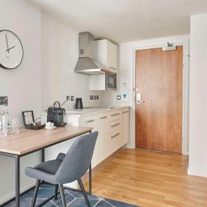 King Studio with Cherry Park View and Kitchenette