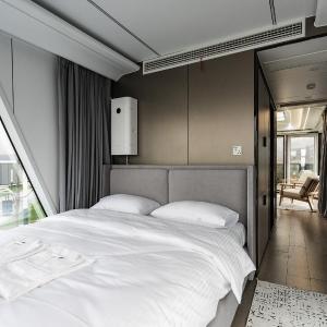 Suite with Mountain View