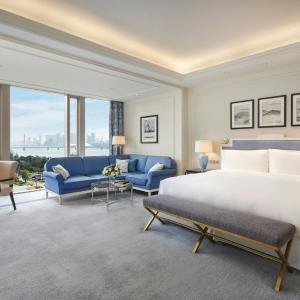 Luxury Collection Room，Qiantang River view, 1king