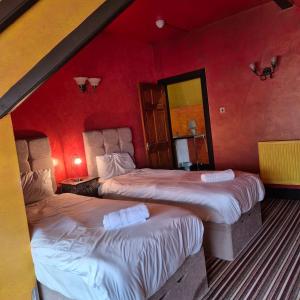 Twin Room with Private Bathroom