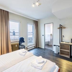 Double Room for Single Use