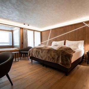 Deluxe Suite with Spa Bath