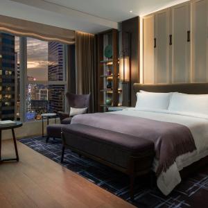 Grand Deluxe King Room with City View