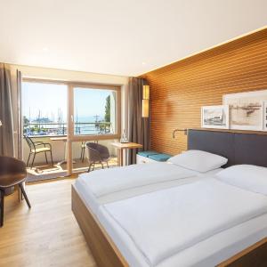 Comfort Double Room with Balcony and Lake View
