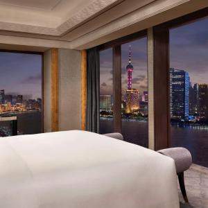 Panoramic Bund View Room