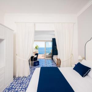 Junior Suite with Terrace and Sea View