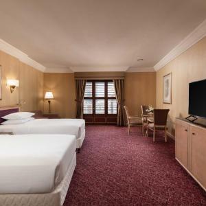 Club Room with Two Twin Beds