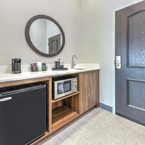 King Studio Suite - Non-Smoking