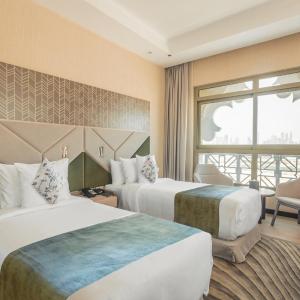Superior with Balcony , 20% F&B ,Salon, with Complimentary Shuttle to Dubai Mall & La Mer Beach