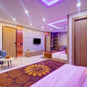 Suite with Private Pool