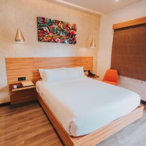 Deluxe King Room - Non-Smoking